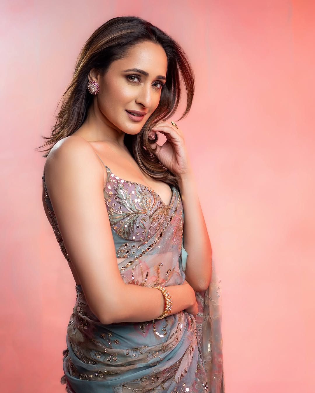 Elegant Floral Saree with Intricate Embroidery