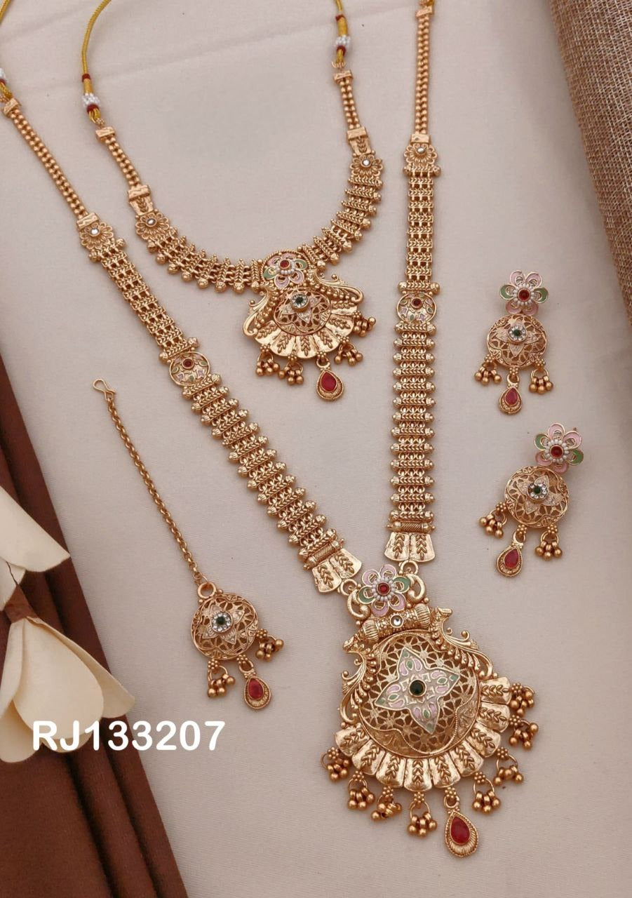 Elegant Gold-Toned Kundan Necklace Set with Earrings and Maang Tikka - 133207